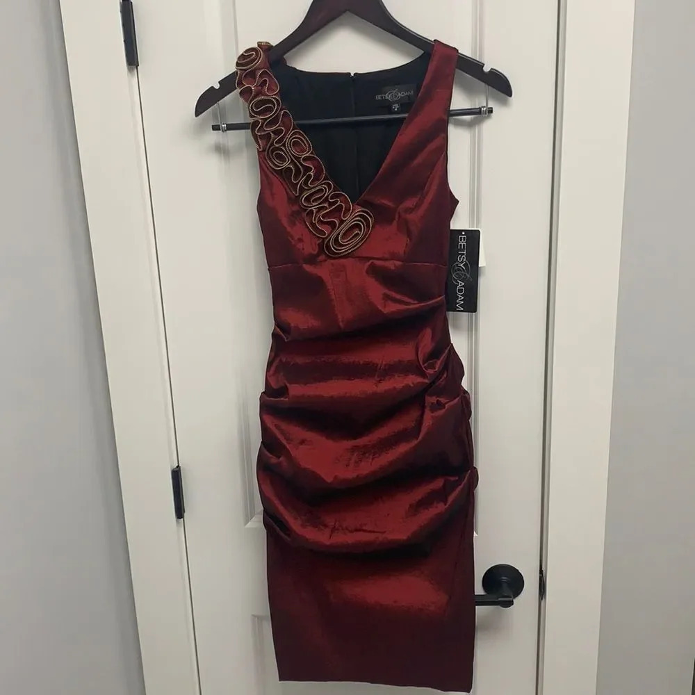 Betsy & Adam burgundy with gold roses on right shoulder Knee Length Dress size 4